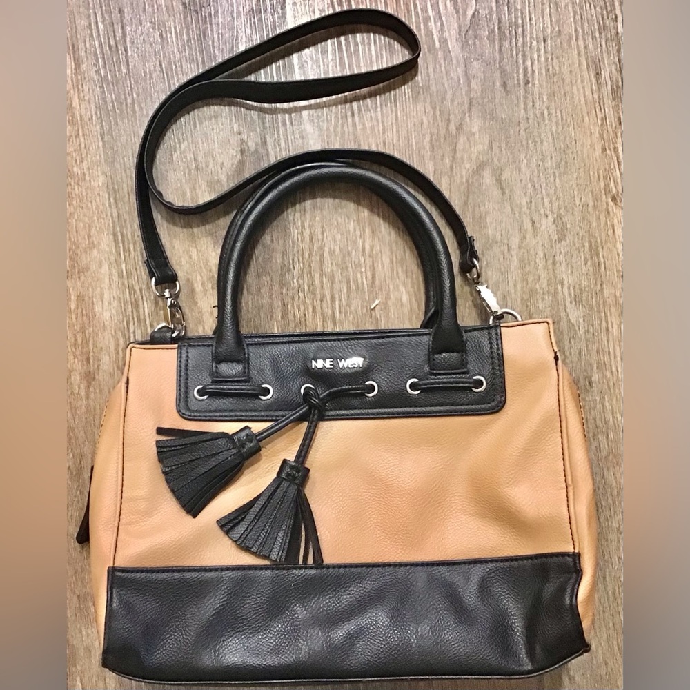 Nine West Black and Tan Hand/Shoulder Everyday Bag